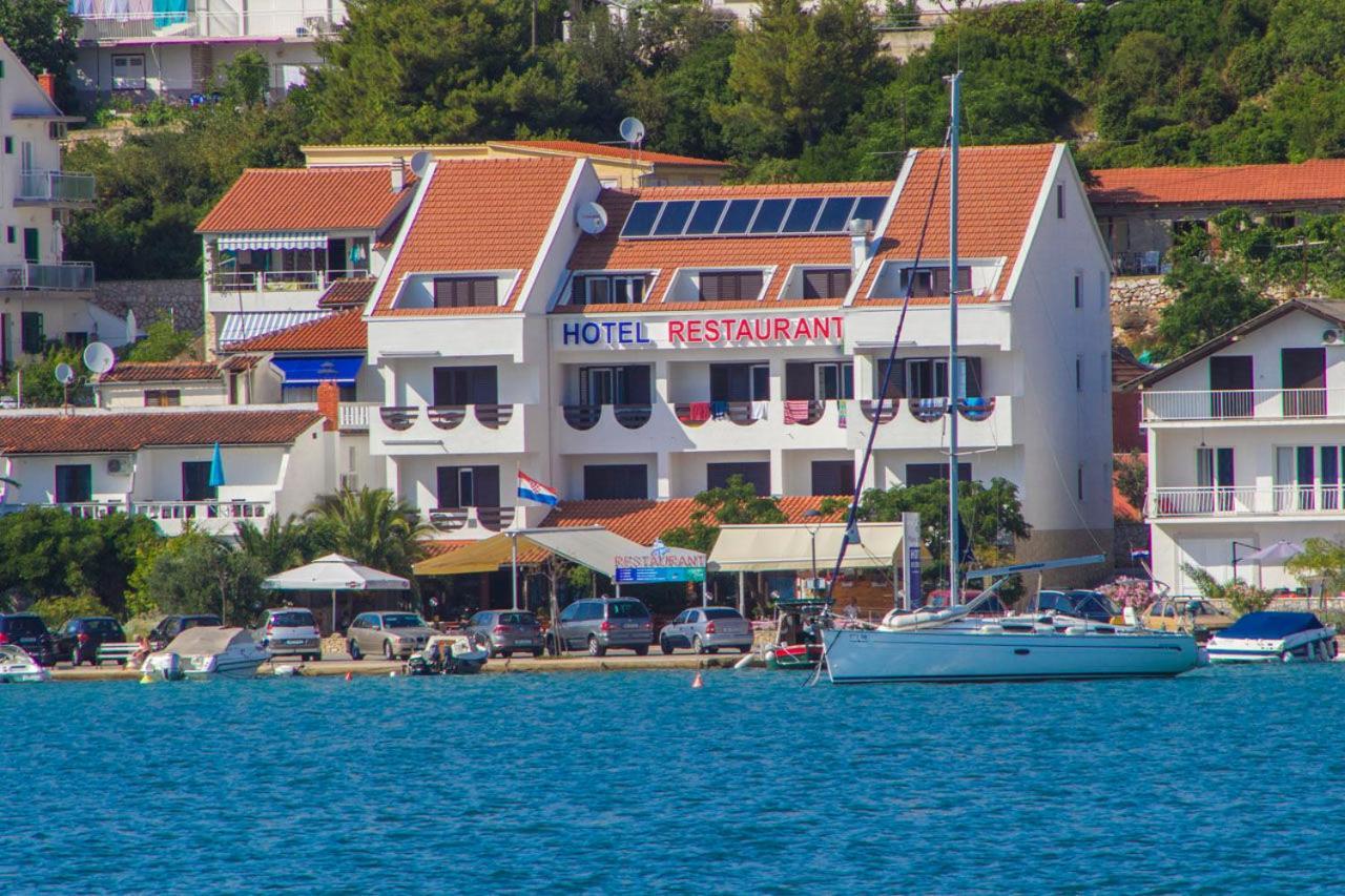 House Hotel Plava Laguna Tisno Exteriör bild