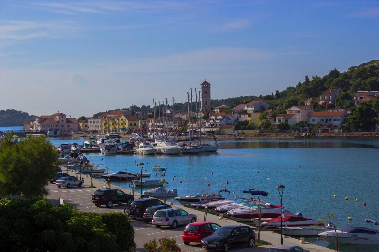 House Hotel Plava Laguna Tisno Rum bild