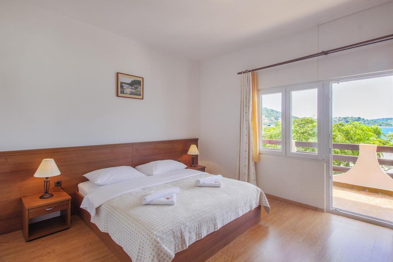 House Hotel Plava Laguna Tisno Rum bild
