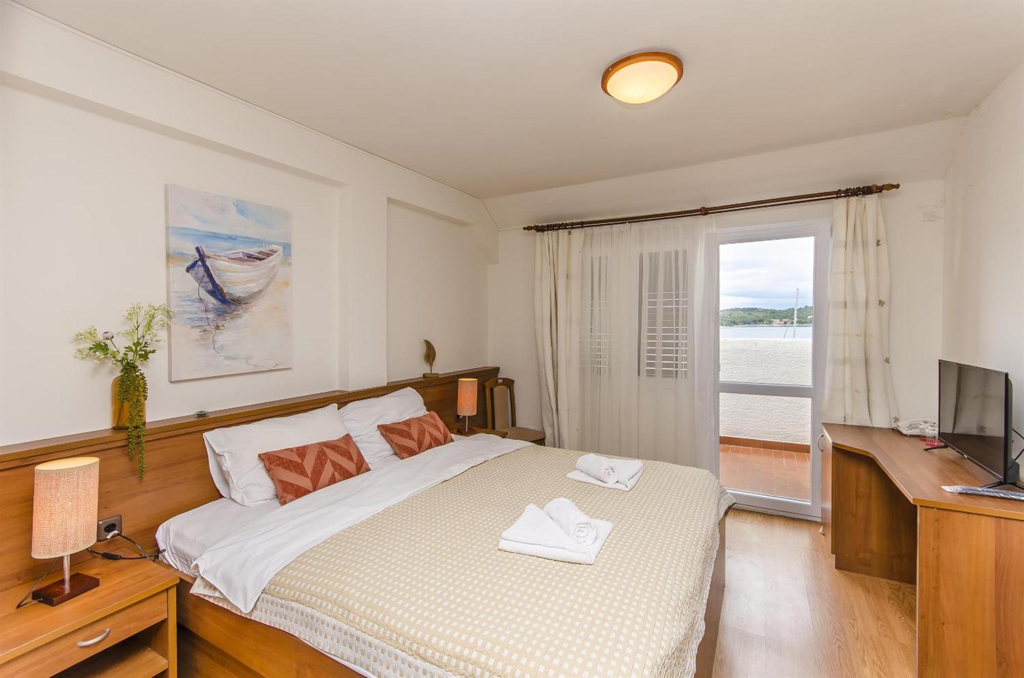 House Hotel Plava Laguna Tisno Exteriör bild