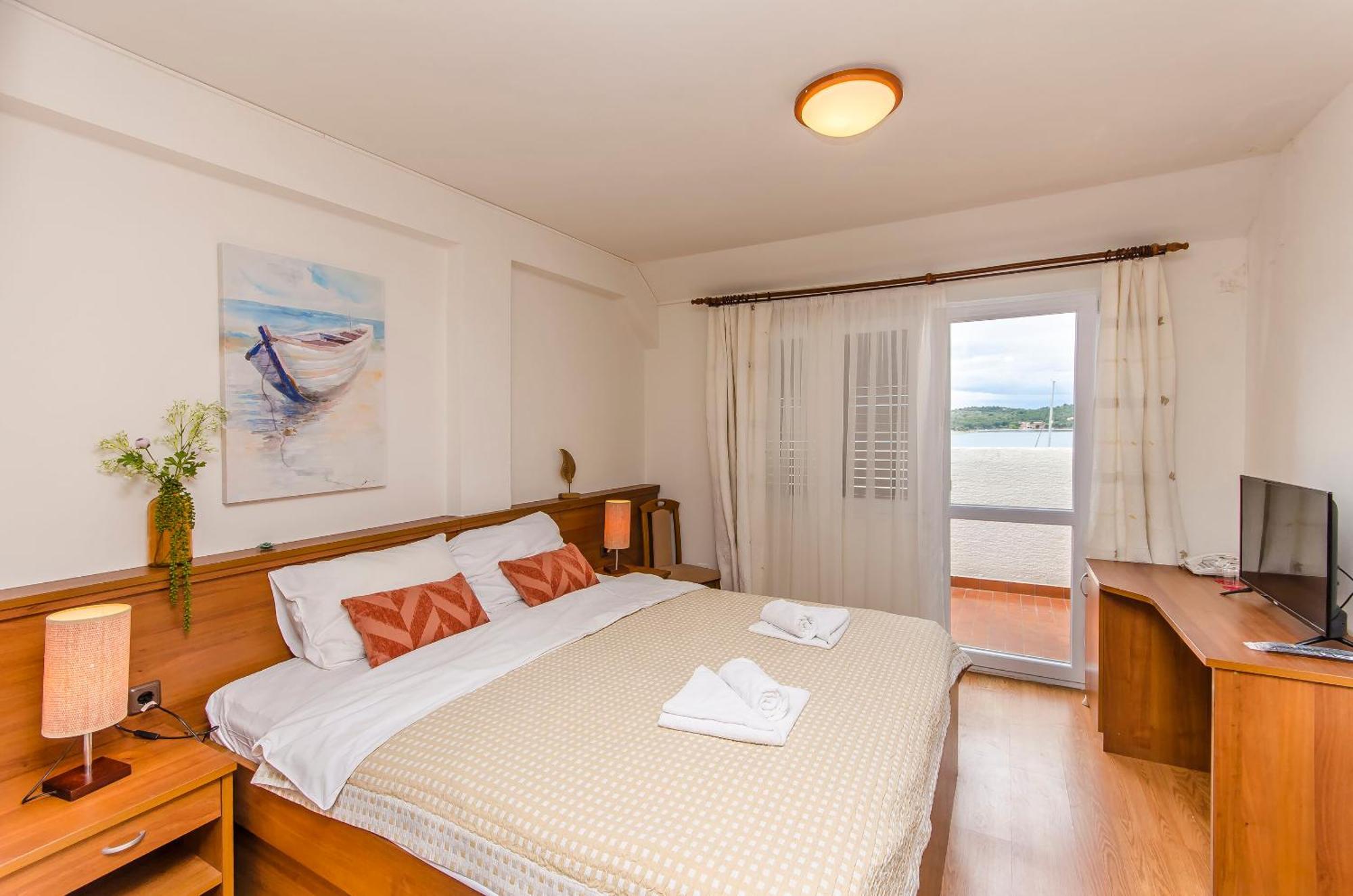 House Hotel Plava Laguna Tisno Exteriör bild