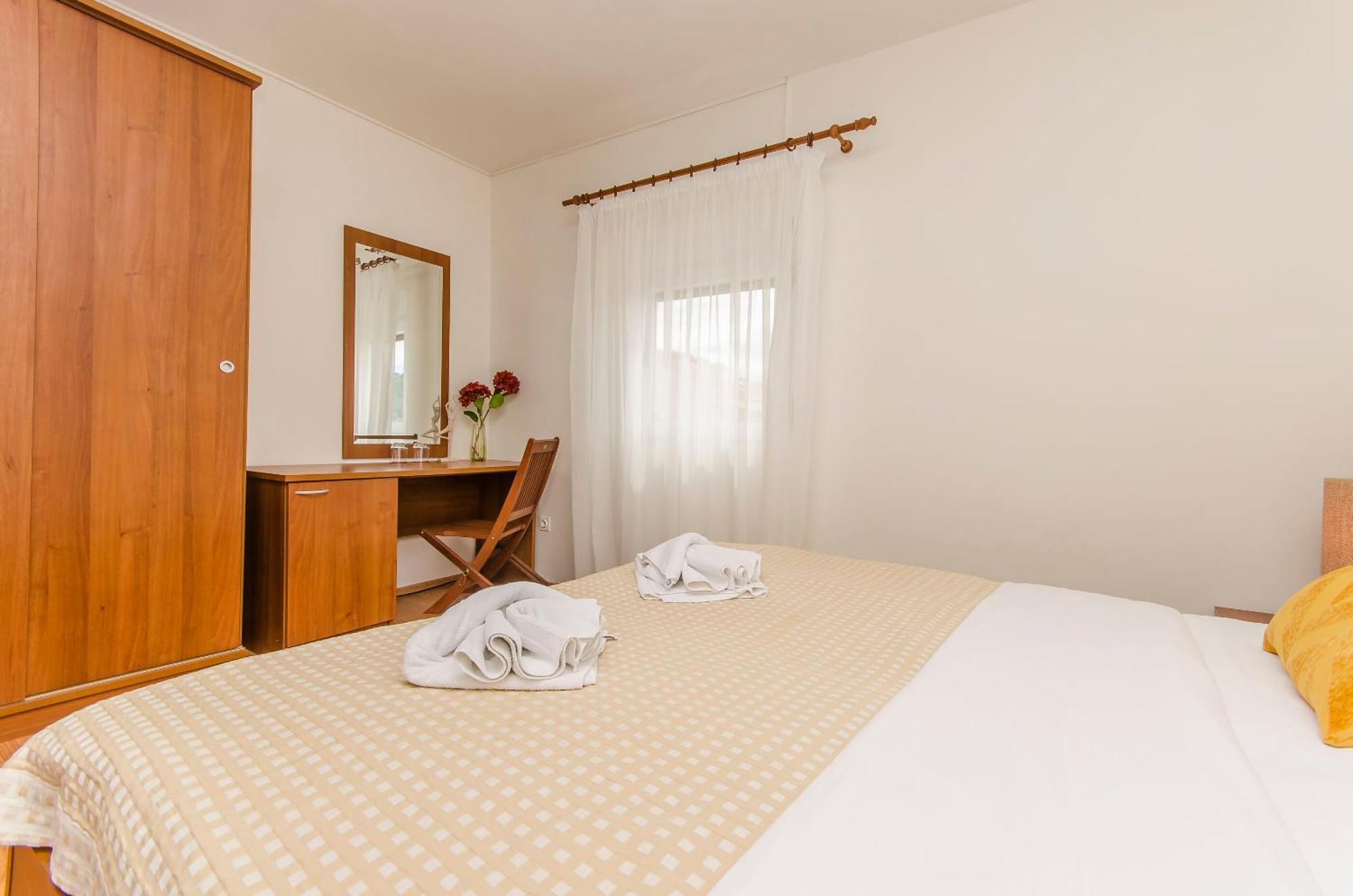 House Hotel Plava Laguna Tisno Exteriör bild